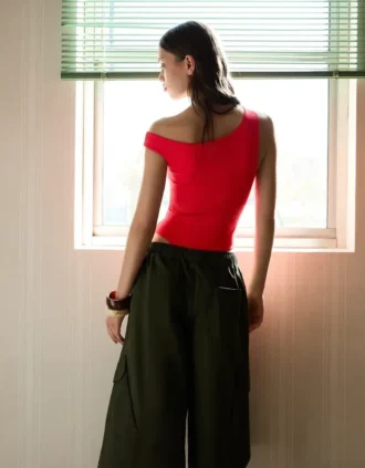 Asimetrik Büzgülü Askılı Bodysuit