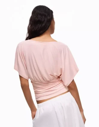 Büzgülü V Yaka T-shirt – Kadın