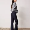 Kapağı olan geniş paça bengalin pantolonlar