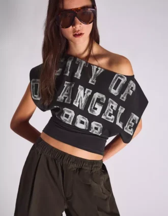 Kısa Kollu Asimetrik Baskılı T-Shirt