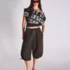 Kısa Kollu Asimetrik Baskılı T-Shirt