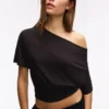 Kısa Kollu Asimetrik Tişört – T-shirtler – Kadın