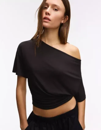 Kısa Kollu Asimetrik Tişört – T-shirtler – Kadın