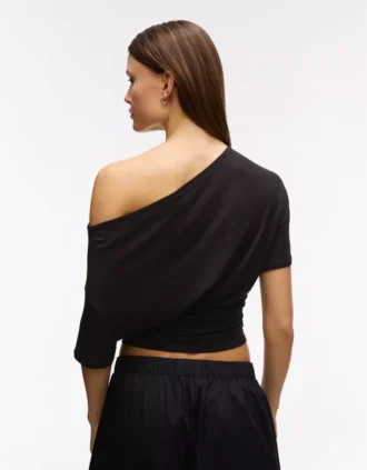 Kısa Kollu Asimetrik Tişört – T-shirtler – Kadın