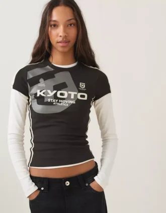 Kısa Kollu Spor Desenli Tişört – T-shirtler