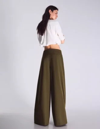 Kıvrımlı Bel Detaylı, Pileli Pantolonlar